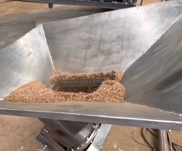 Sawdust screw feeder with an output of 5 tons per hour
