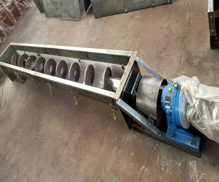 Industrial shaftless screw conveyor