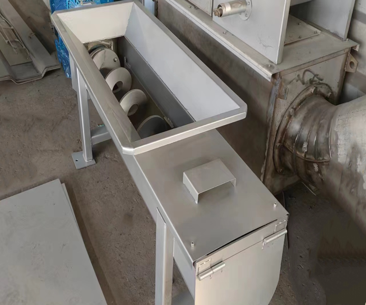 Biomass shaftless screw conveyor